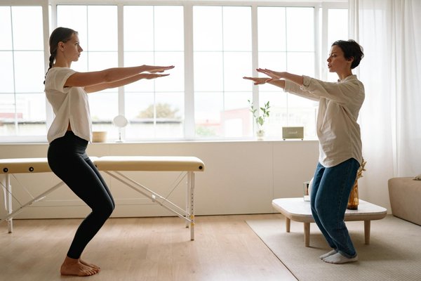 Frühjahrs-Garderobe: So integrieren Sie handgestrickte Schals stilvoll in Ihre Outfits!